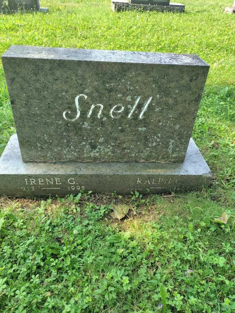 Irene G. Snell's grave. Photo 1