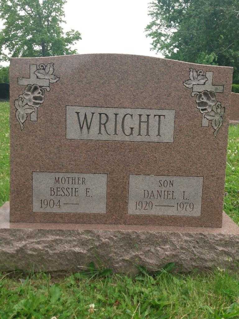 Daniel L. Wright's grave. Photo 3