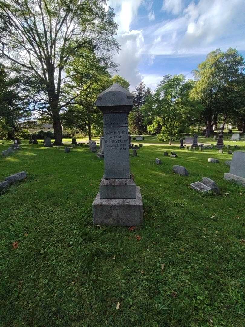 Mary M. Purdy's grave. Photo 3