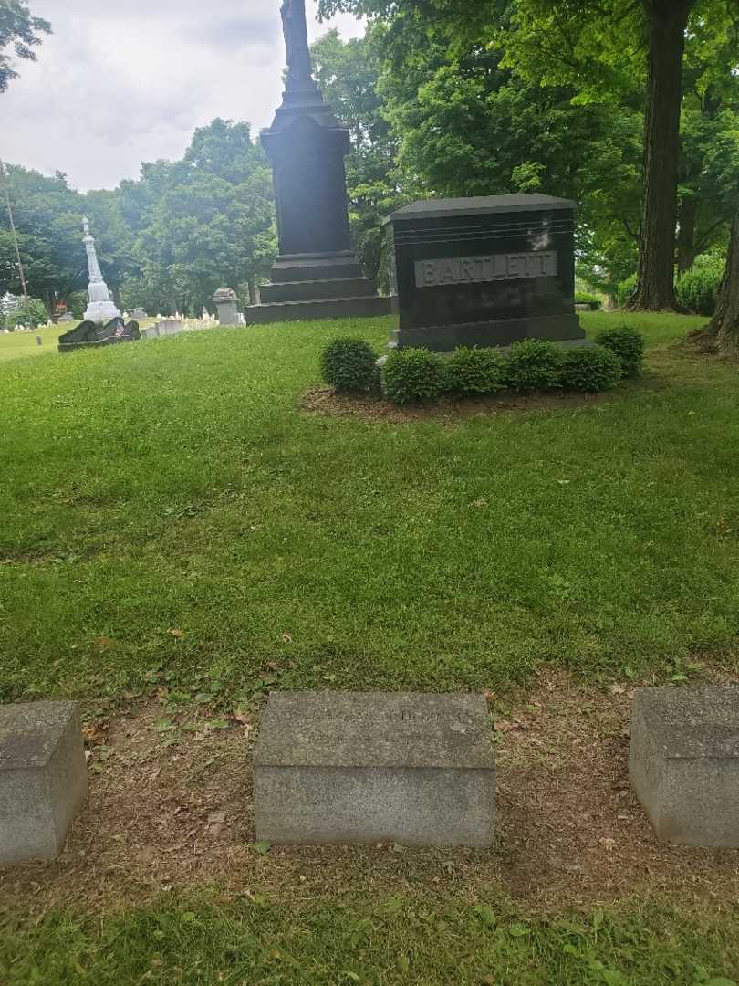 Kathryn Schoeneck Hart's grave. Photo 1