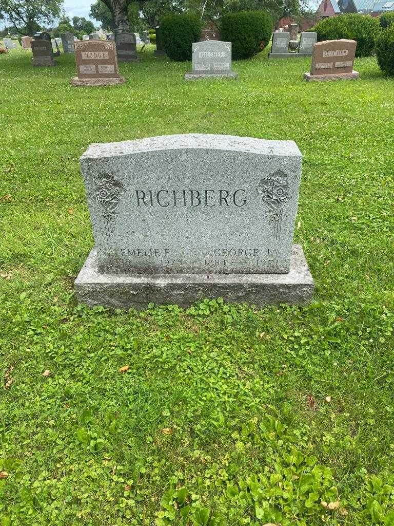 Emelie F. Richberg's grave. Photo 2