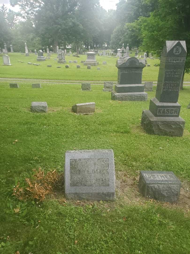 Otto E. Debes's grave. Photo 2