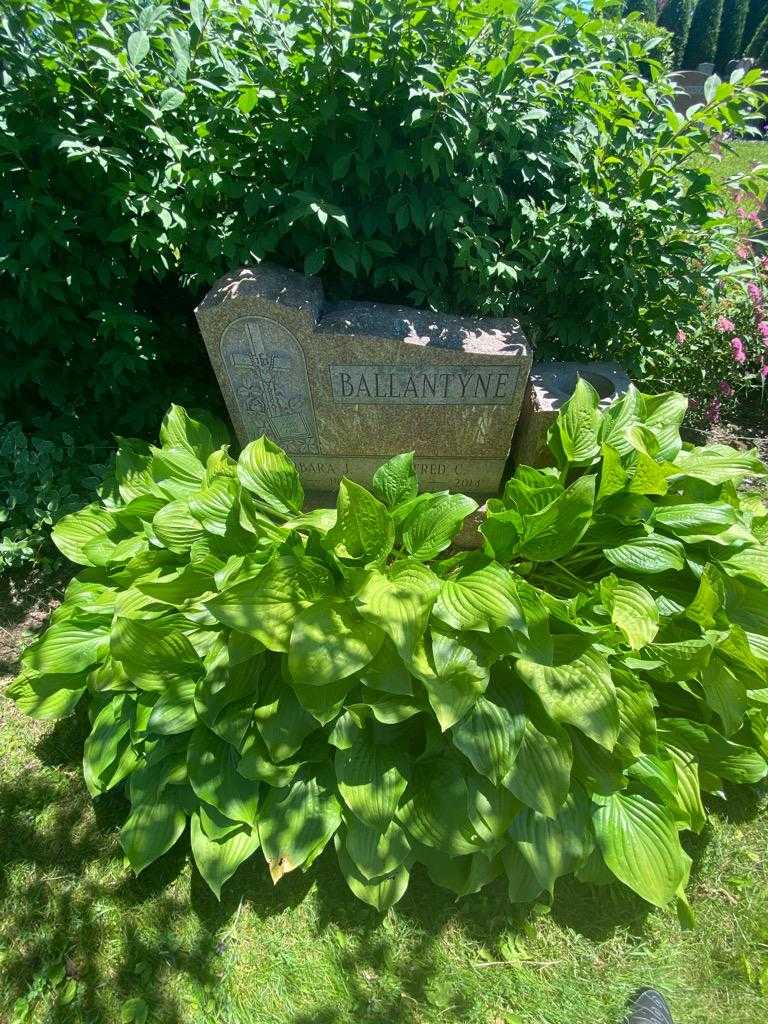 Fred C. Ballantyne's grave. Photo 1