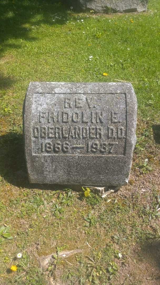 Reverend Fridolin E. Oberlander's grave. Photo 3