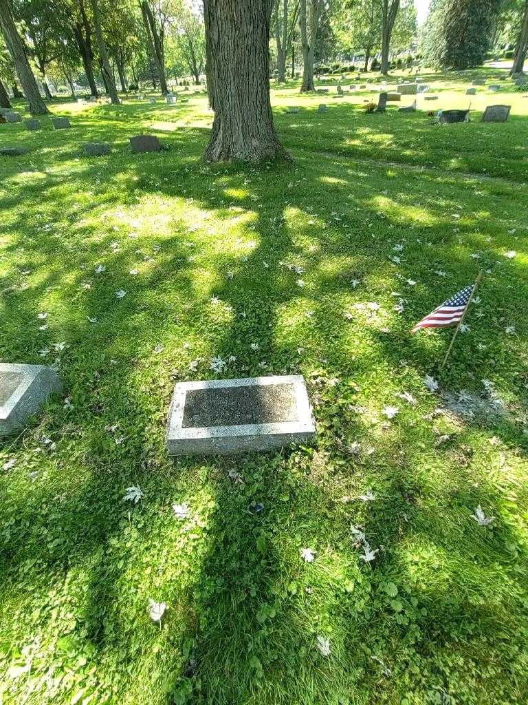 George Moeller's grave. Photo 1