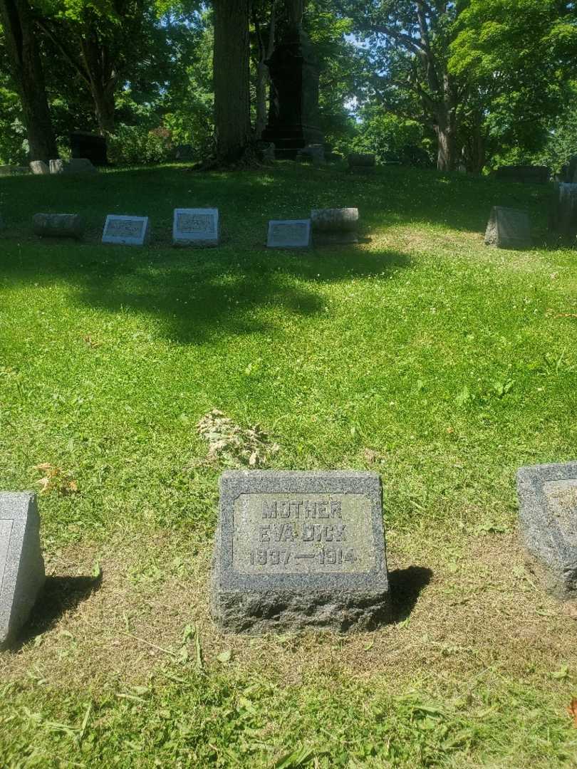 Eva Dick's grave. Photo 1