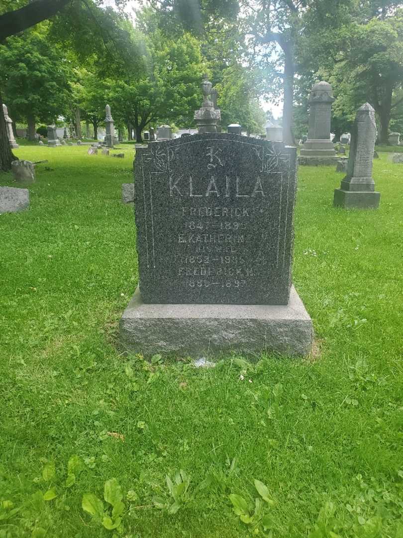 Frederick "Fred" Klaila's grave. Photo 3