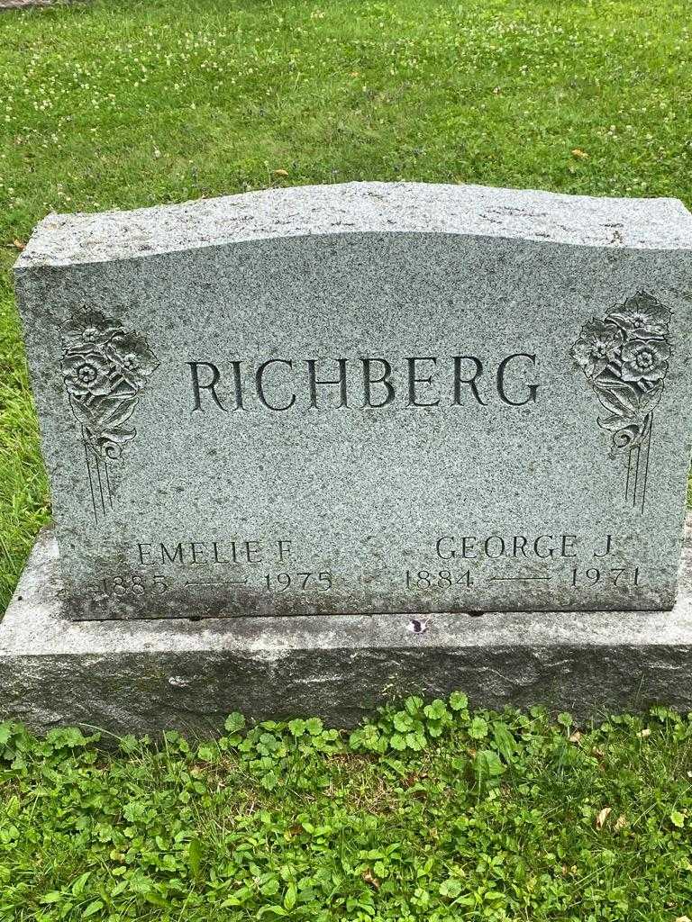 Emelie F. Richberg's grave. Photo 3