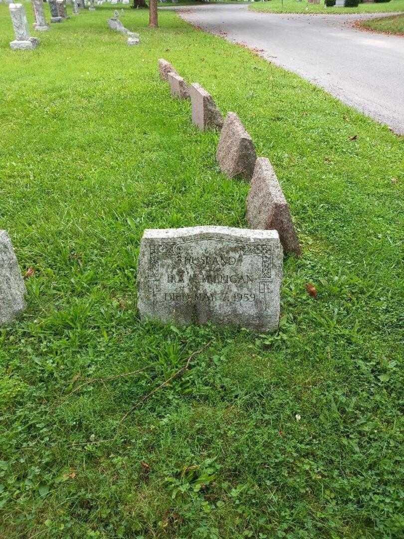 Ira J. Milligan's grave. Photo 1