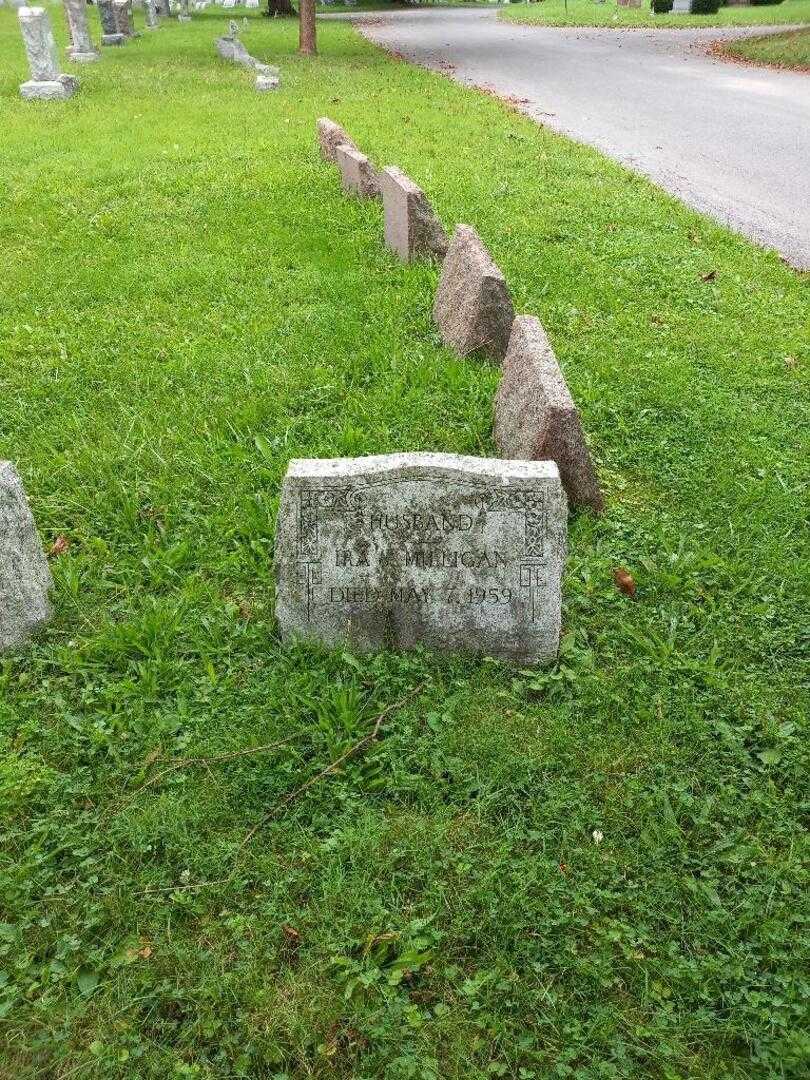 Ira J. Milligan's grave. Photo 1