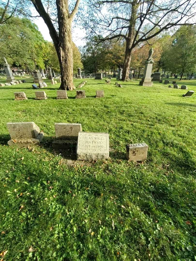 Jean Will Hoffman's grave. Photo 1