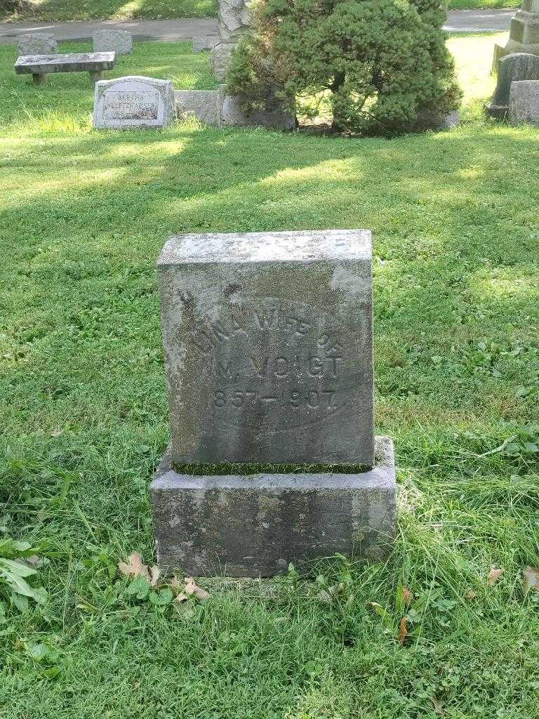 Lina Voigt's grave. Photo 2