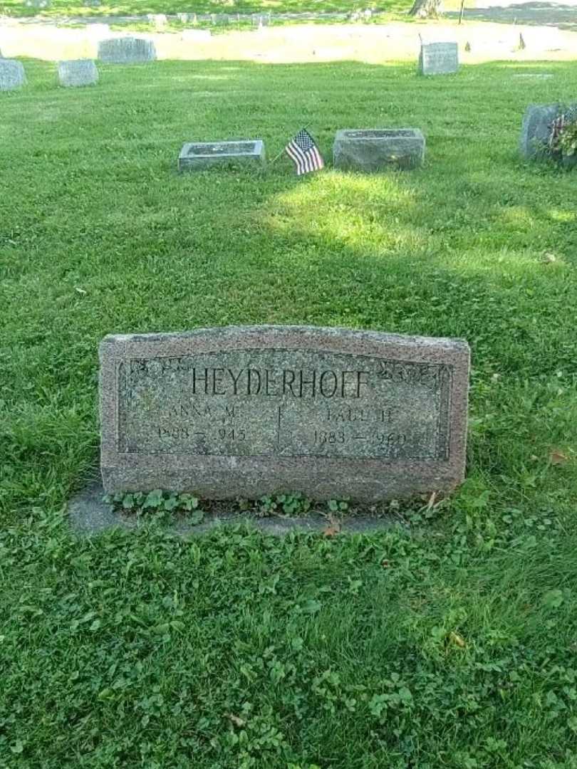 Mathilda Buhr's grave. Photo 3