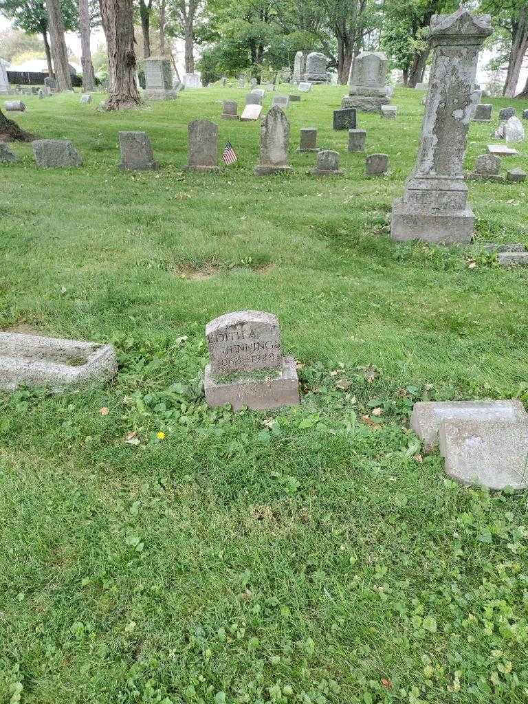 Edith A. Jennings's grave. Photo 1