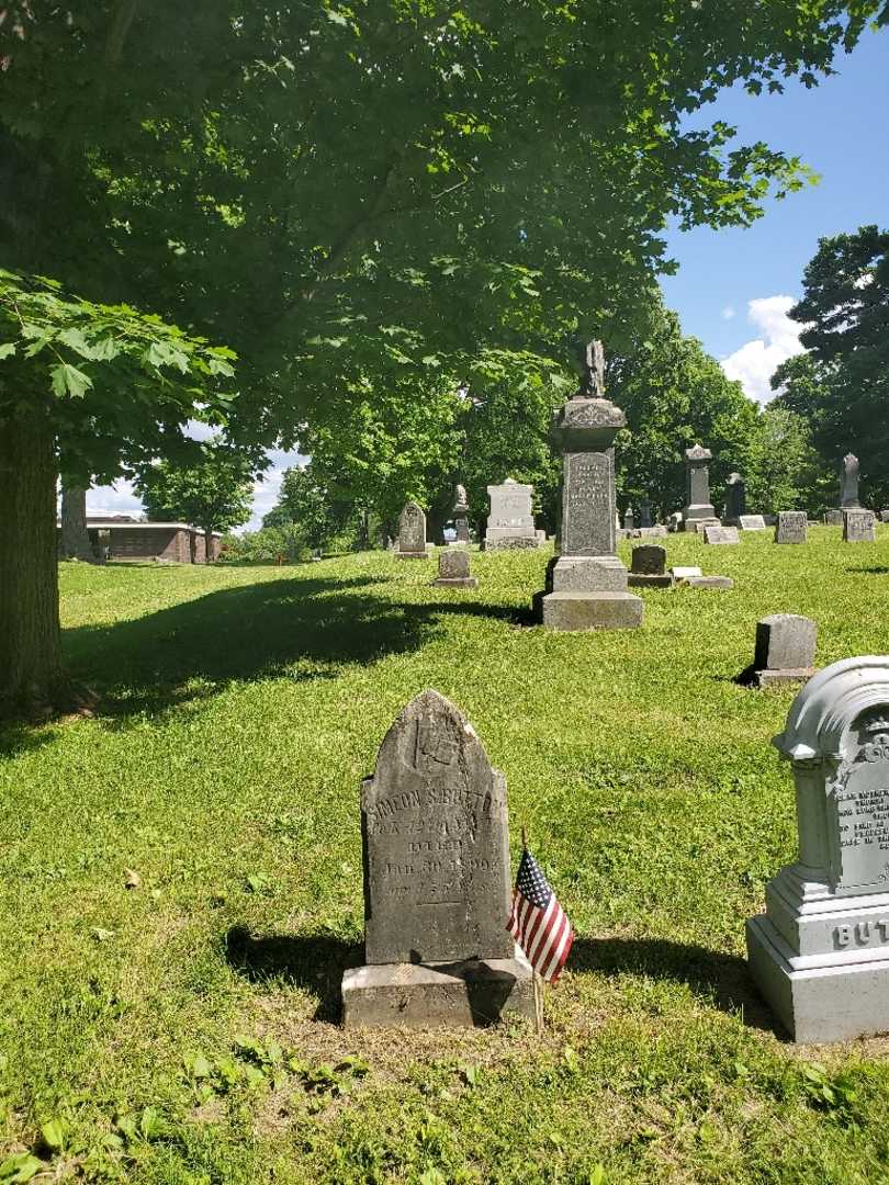 Simeon S. Button's grave. Photo 1