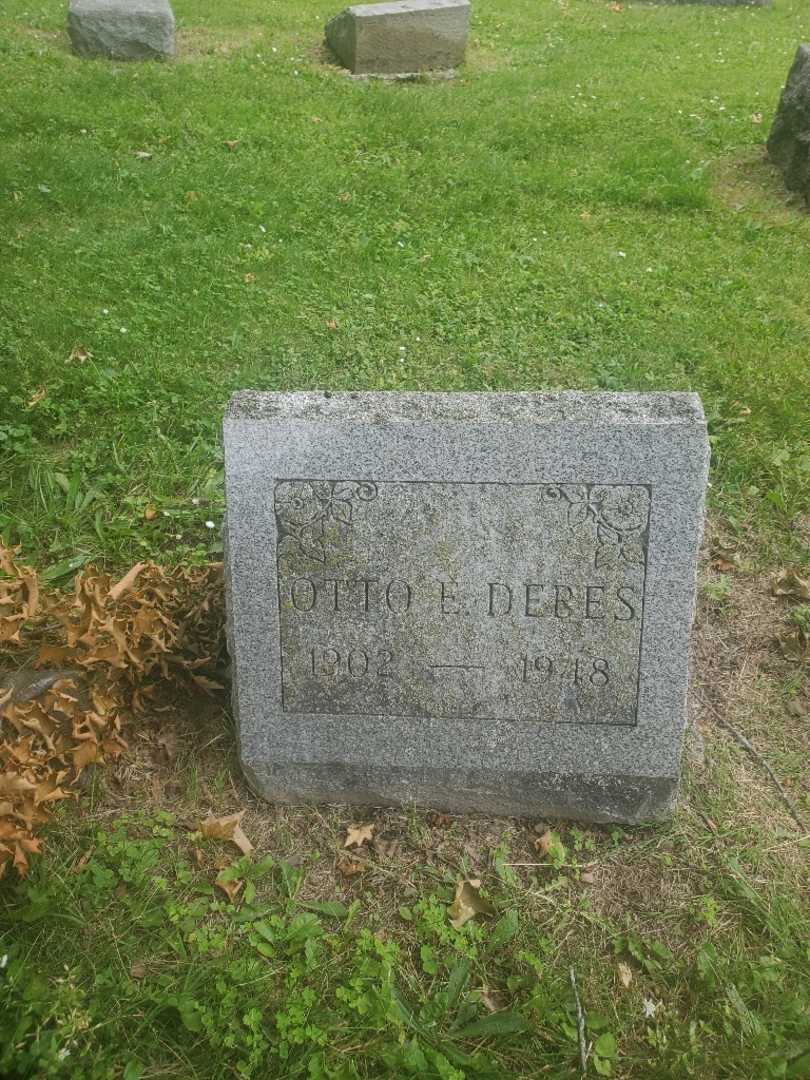 Otto E. Debes's grave. Photo 3