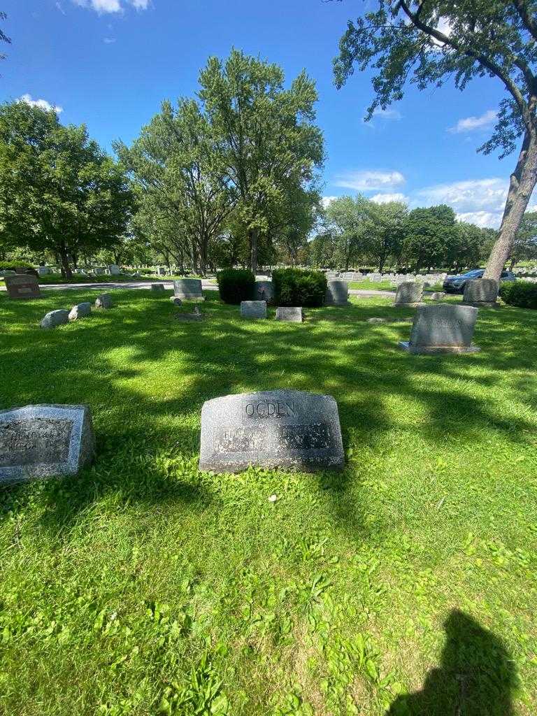 Ernest B. Ogden's grave. Photo 1