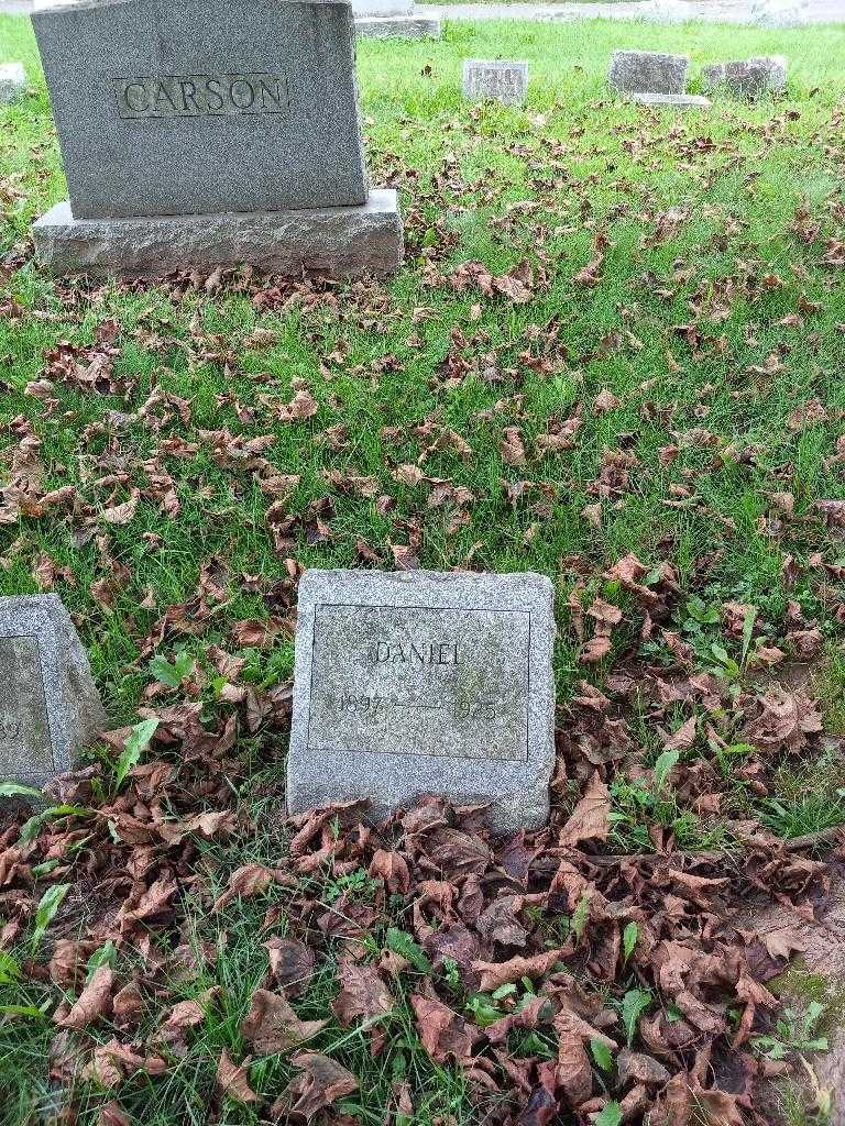 Daniel Carson's grave. Photo 1