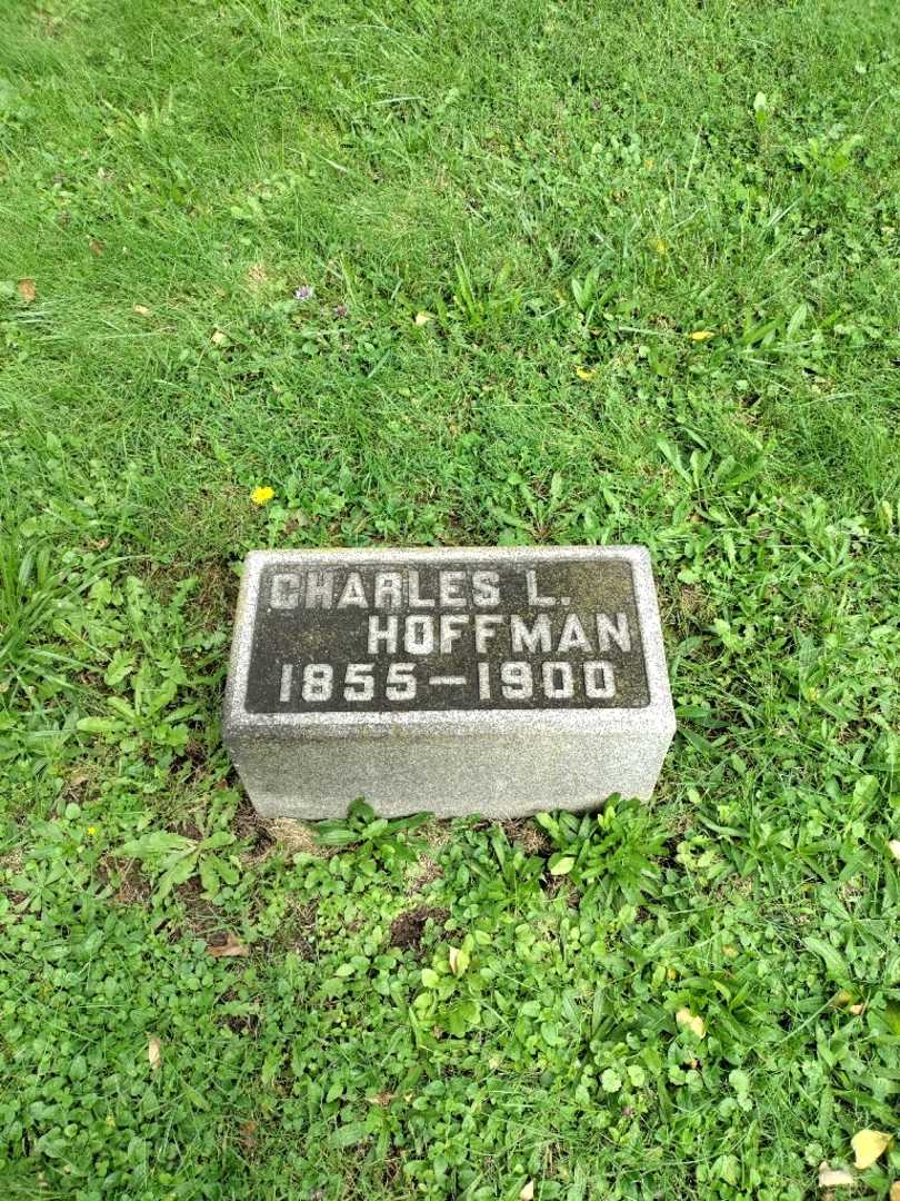 Charles L. Hoffman's grave. Photo 2