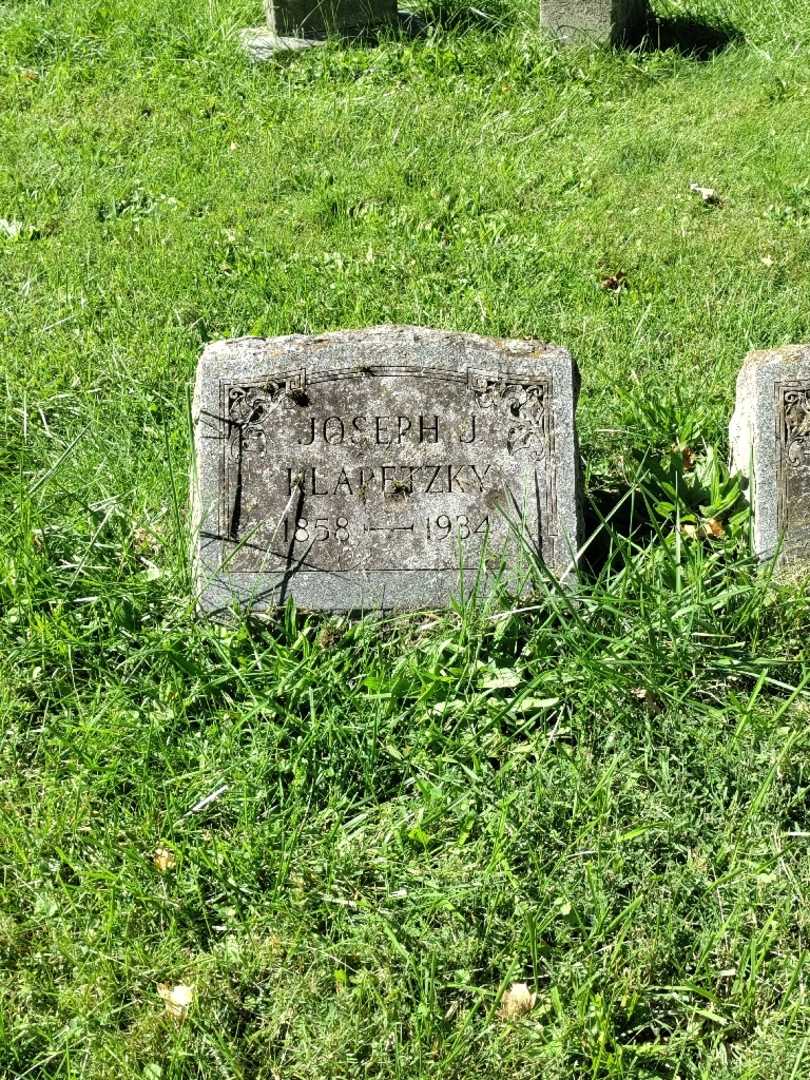 Joseph J. Klapetzky's grave. Photo 2