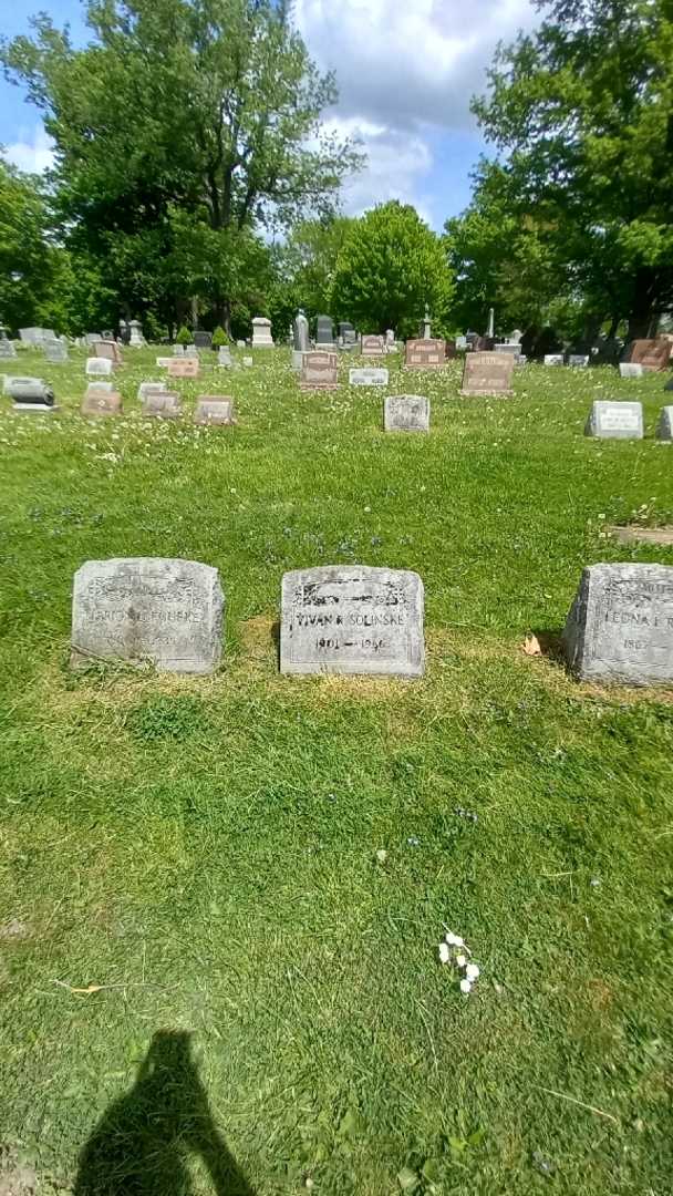 Vivian Solinske's grave. Photo 2