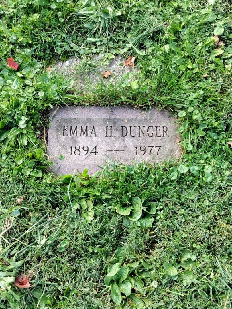 Emma H. Dunger's grave. Photo 2