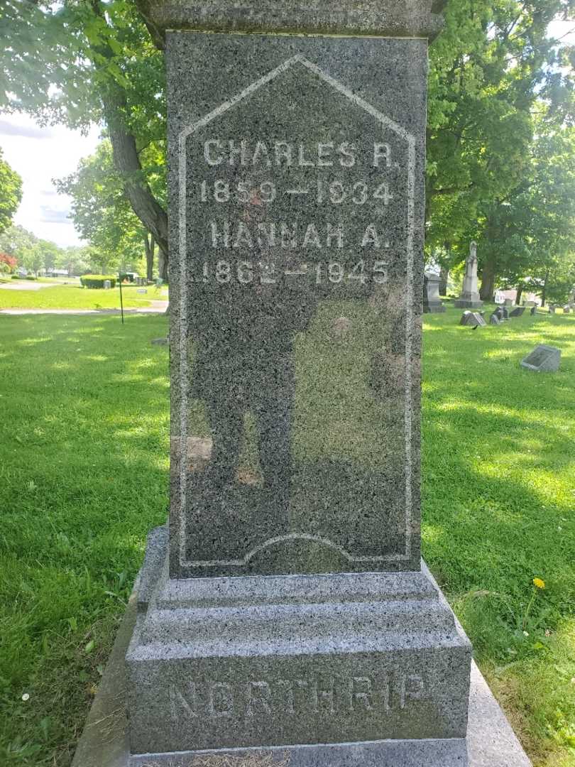 Hannah Northrip's grave. Photo 4