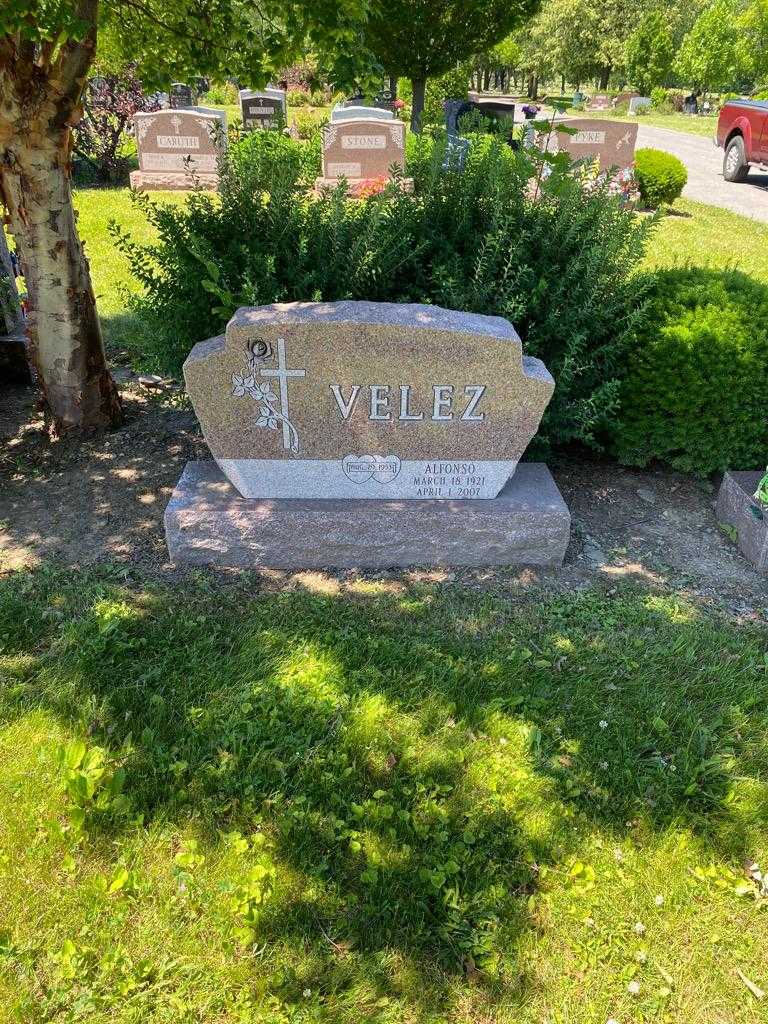 Alfonso Velez's grave. Photo 2