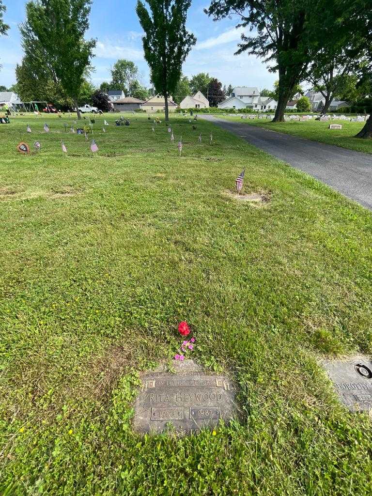 Rita Heywood's grave. Photo 1