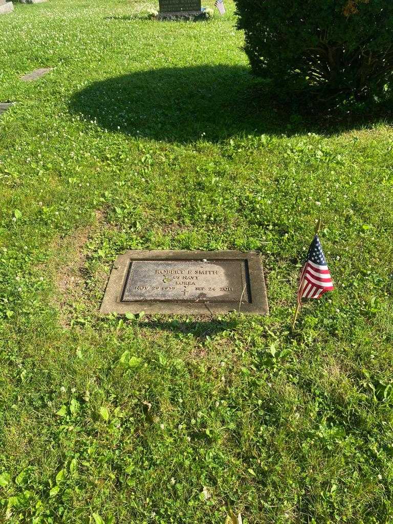 Robet E. Smith's grave. Photo 2