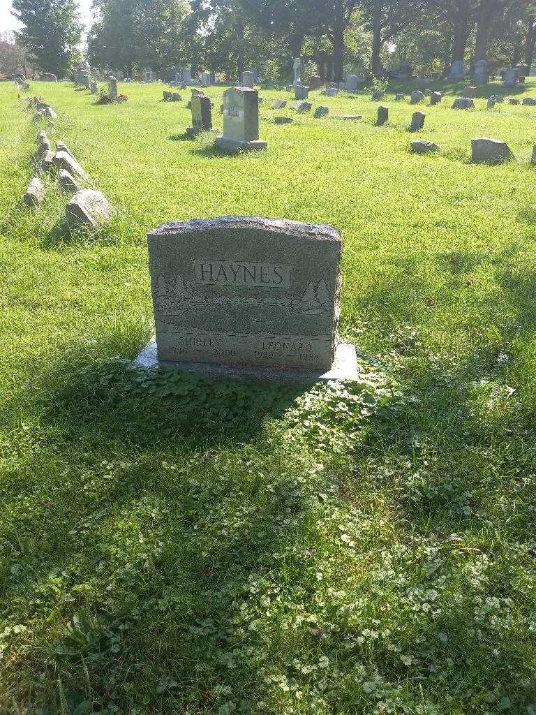 Leonard G. Haynes's grave. Photo 1