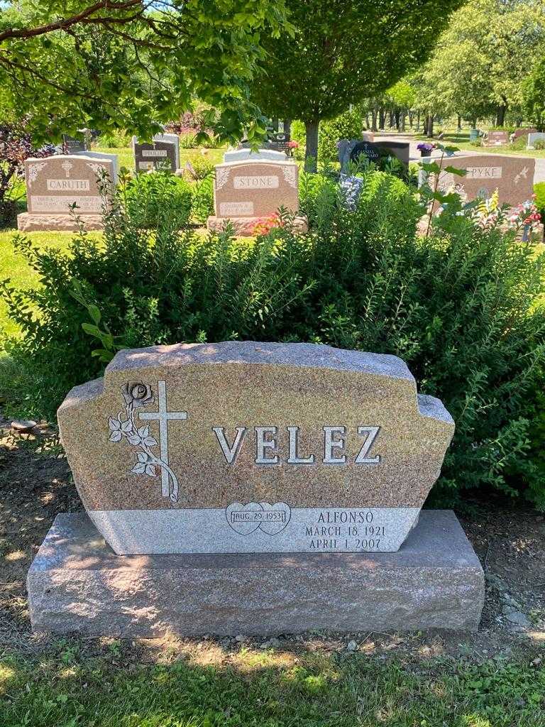 Alfonso Velez's grave. Photo 3