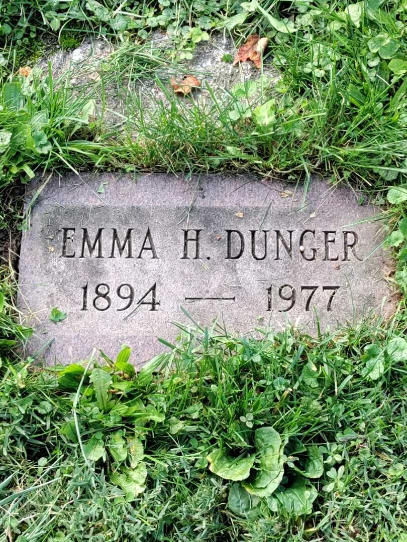Emma H. Dunger's grave. Photo 3