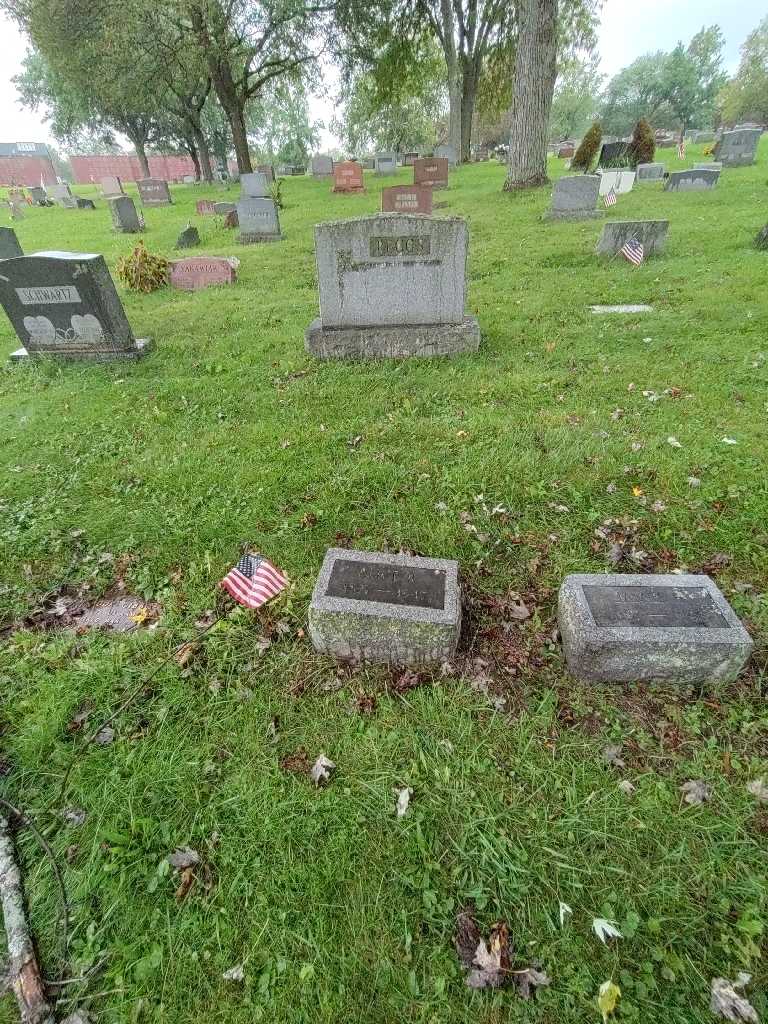 Alice Peggs's grave. Photo 1