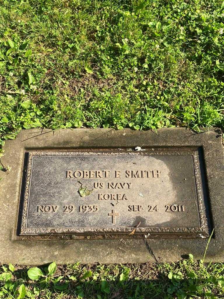 Robet E. Smith's grave. Photo 3