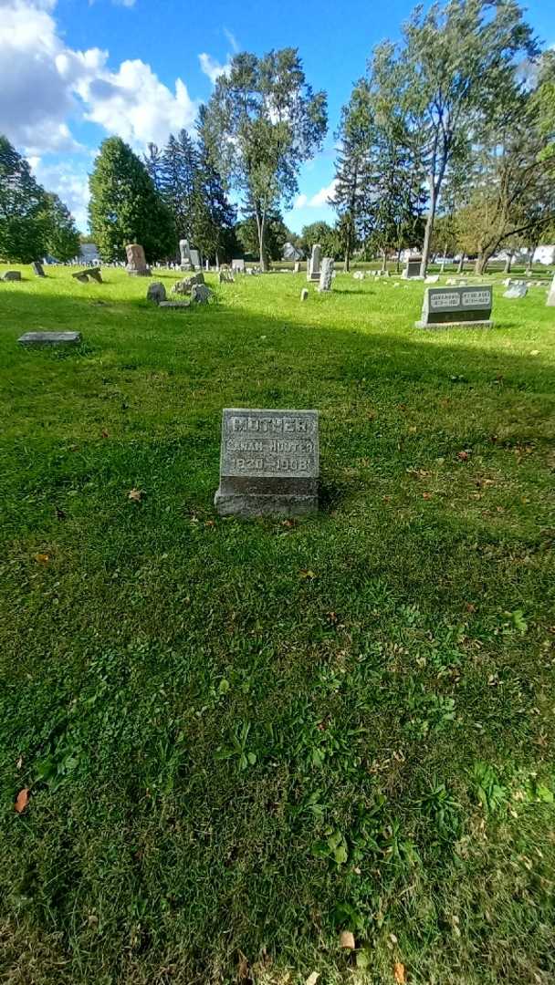 Sarah Hunter's grave. Photo 1
