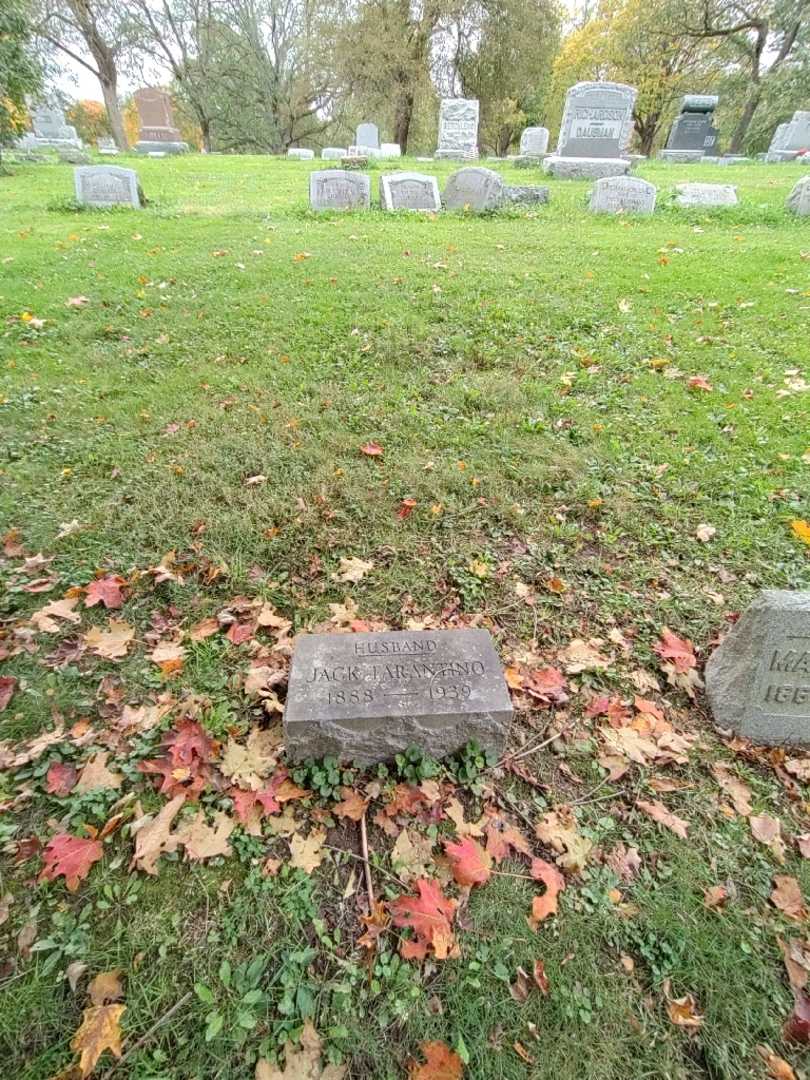 Jack Tarantino's grave. Photo 1