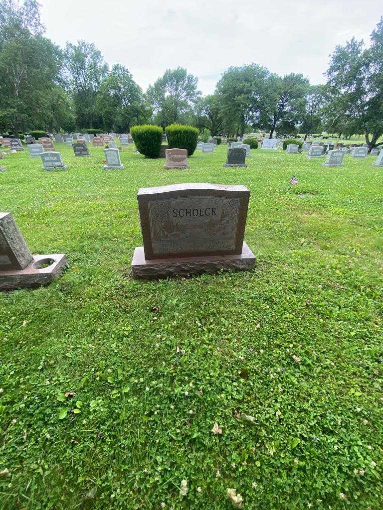 Paul Schoeck's grave. Photo 1