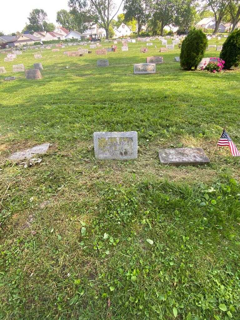 Hattie Knight's grave. Photo 1