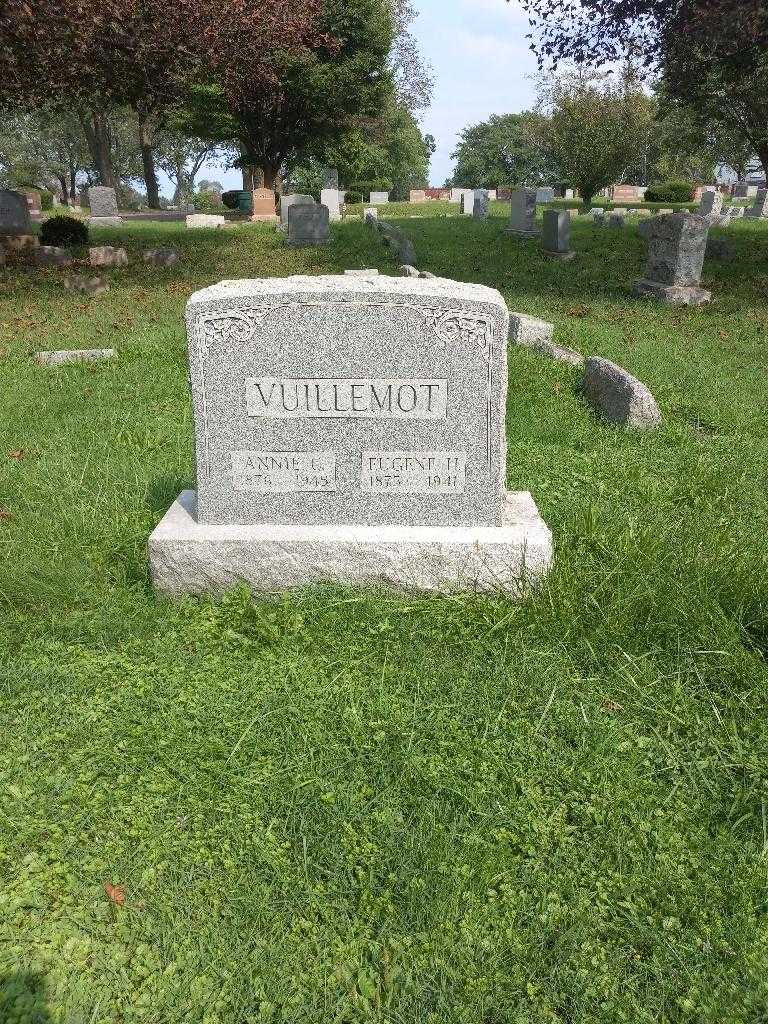 Eugene H. Vuillemot's grave. Photo 1