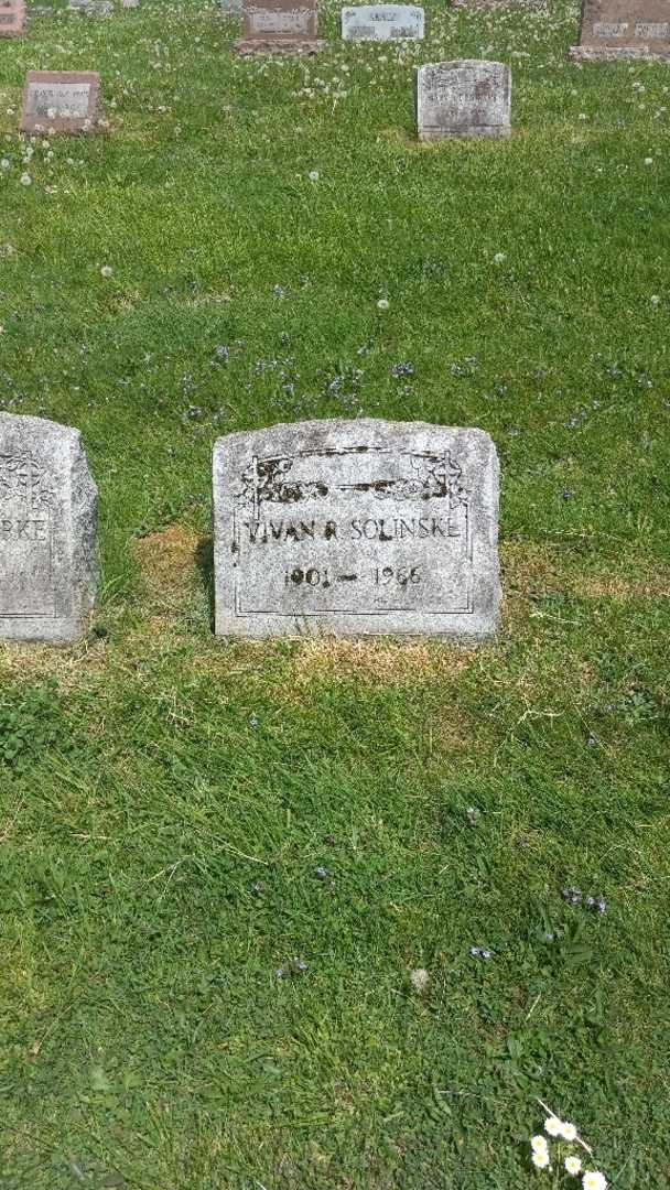 Vivian Solinske's grave. Photo 3