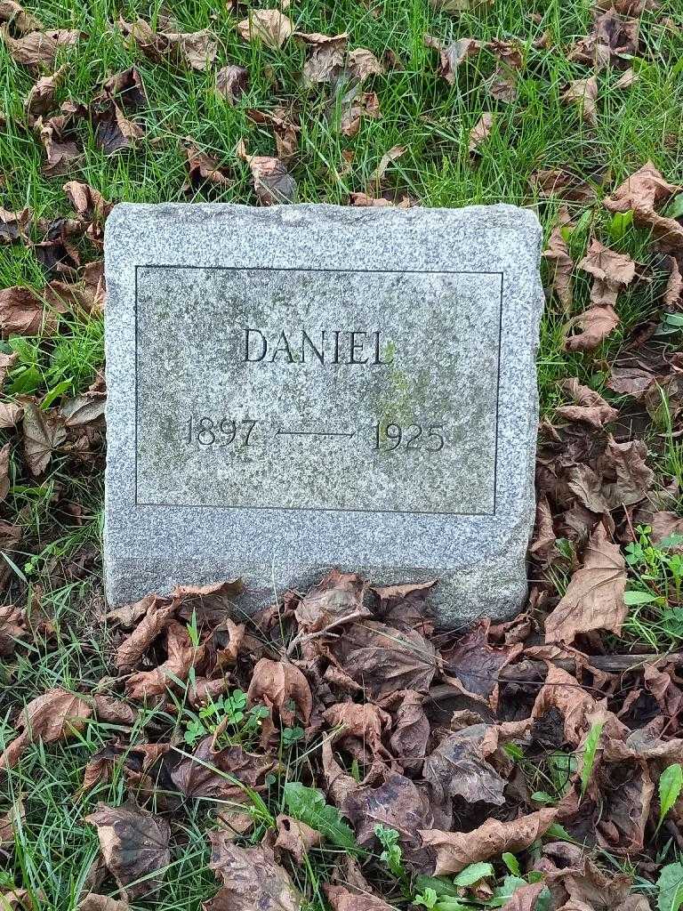 Daniel Carson's grave. Photo 3