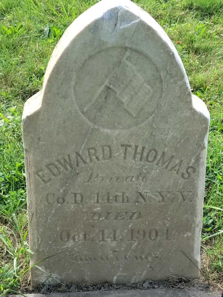 Edward Thomas's grave. Photo 3