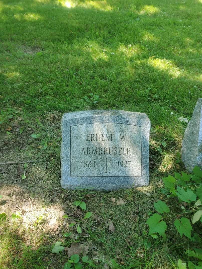 Ernest W. Armbruster's grave. Photo 2