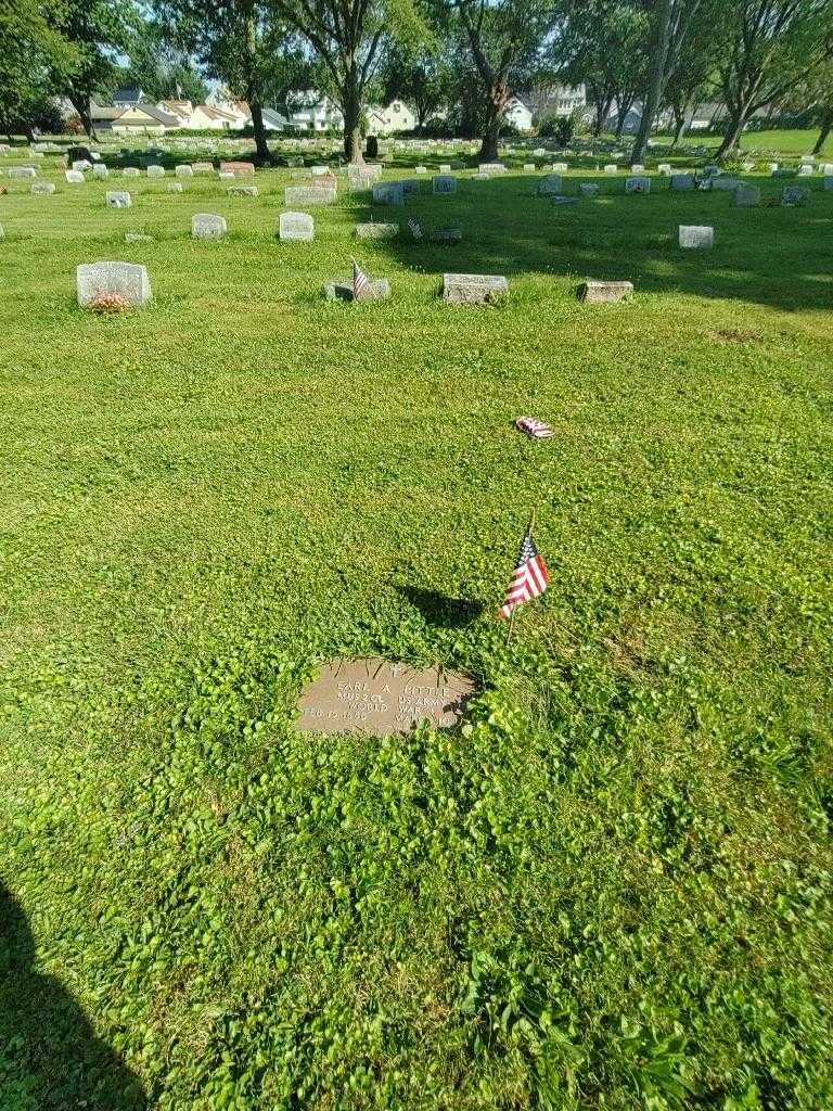Earl A. Little's grave. Photo 1