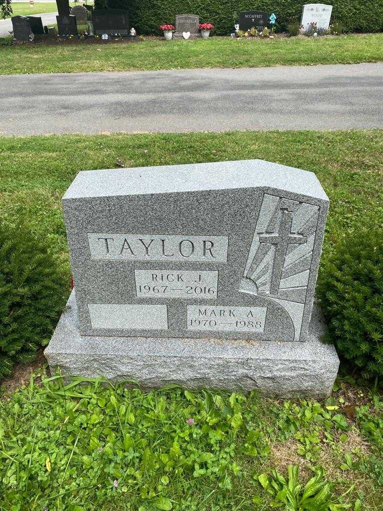 Rick J. Taylor's grave. Photo 3