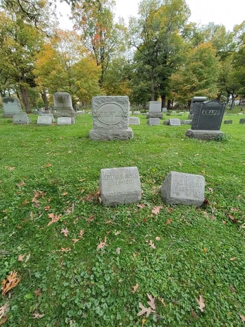 Gertrude S. Sipfle's grave. Photo 1