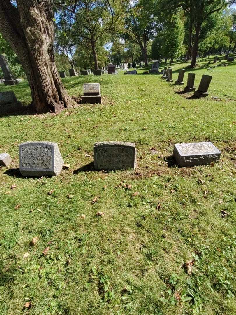 Louise Knapp Kallfelz's grave. Photo 1