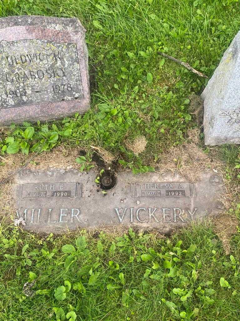 Ruth E. Miller's grave. Photo 3