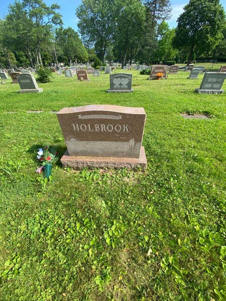 Viola M. Holbrook's grave. Photo 1